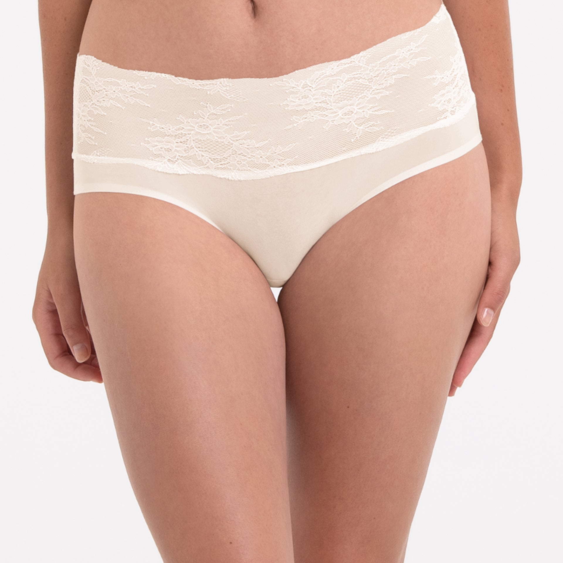 Essential Lace High Waist