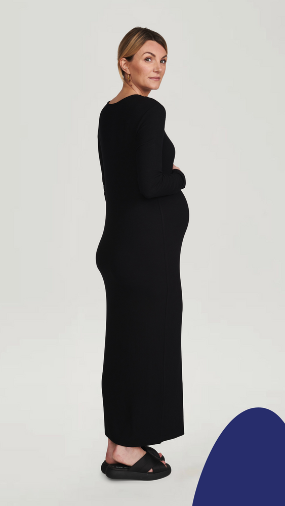 
            
                Load image into Gallery viewer, The Mom Dress - bevallingsjurkje - Black bamboo rib
            
        